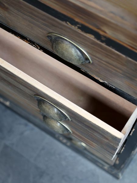 Hovedbilde Vitrineskap Med 2 Glassdører Og 4 Skuffer Fra Chic Antique