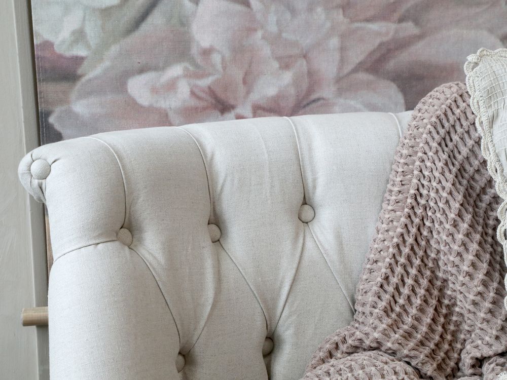 Fransk Sofa i linstoff 2. pers fra Chic Antique I fargen hvit