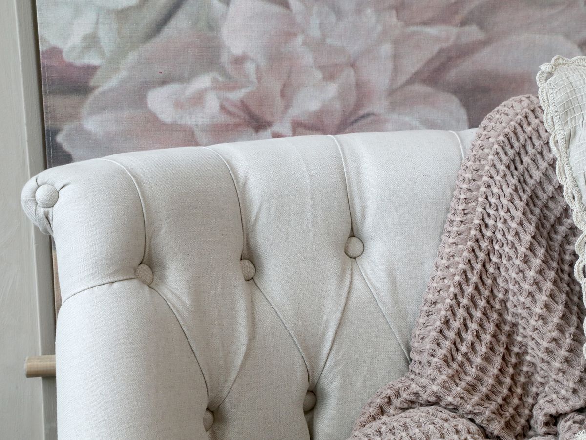 Fransk Sofa i linstoff 2. pers fra Chic Antique I fargen hvit