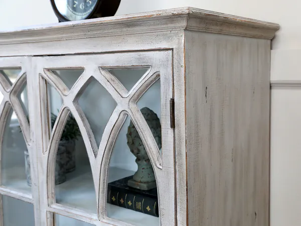 Hovedbilde Vitrineskap Med Tverrdører fra Chic Antique 