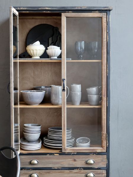 Hovedbilde Vitrineskap Med 2 Glassdører Og 4 Skuffer Fra Chic Antique