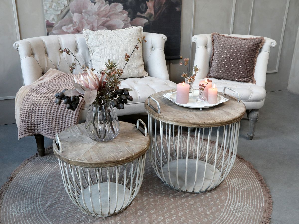 Fransk lenestol i linstoff fra Chic Antique i fargen hvit