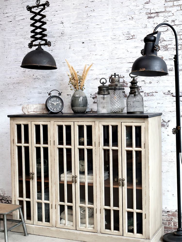Vitrineskap Med 6 Dører Og Sort Topp Fra Chic Antique 