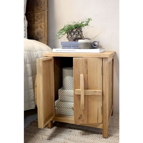 Hovedbilde Skap med 2 dører og hyller - Fra Chic Antique.