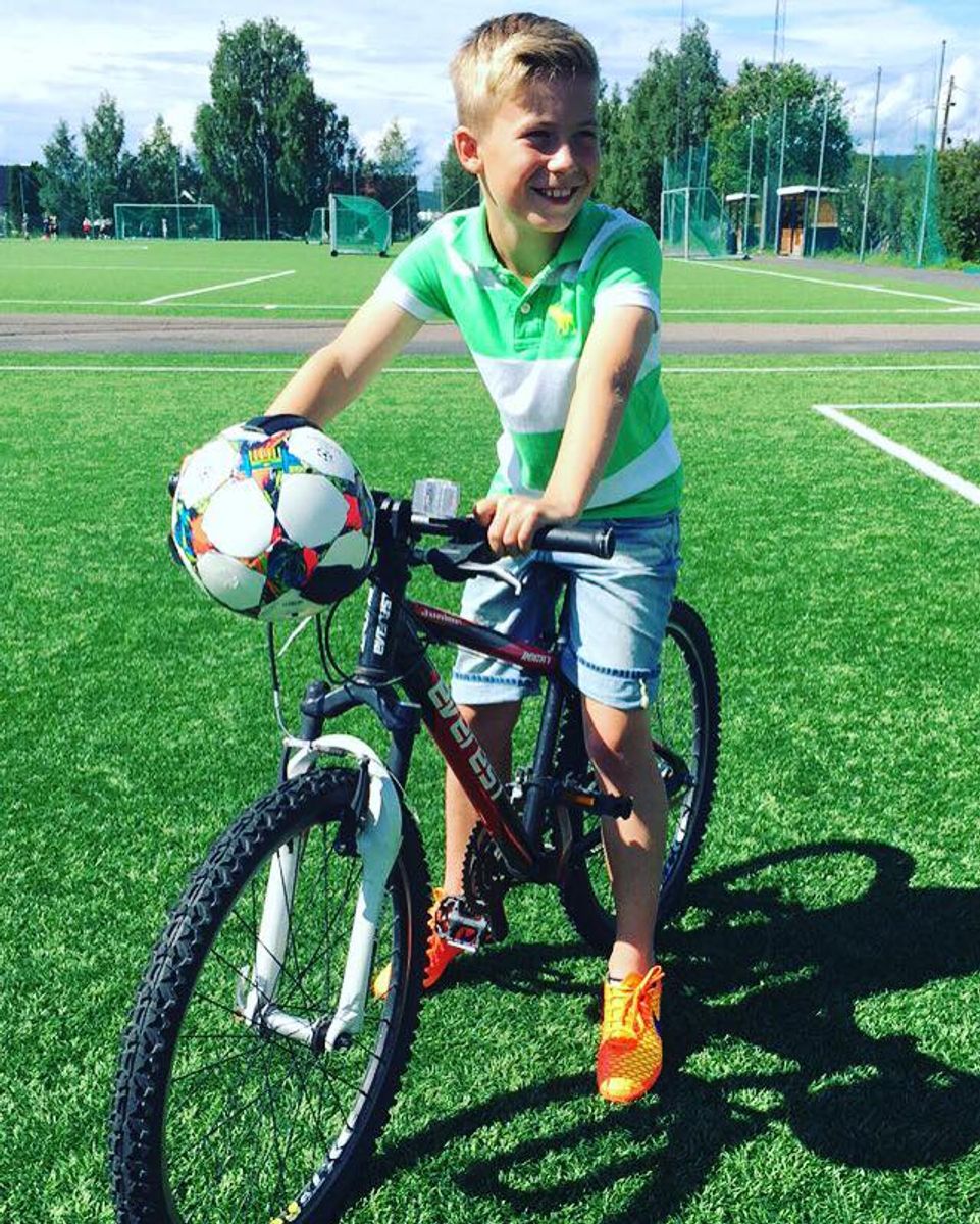 CyClaw - Fotball holder for sykkel eller sparksykkel