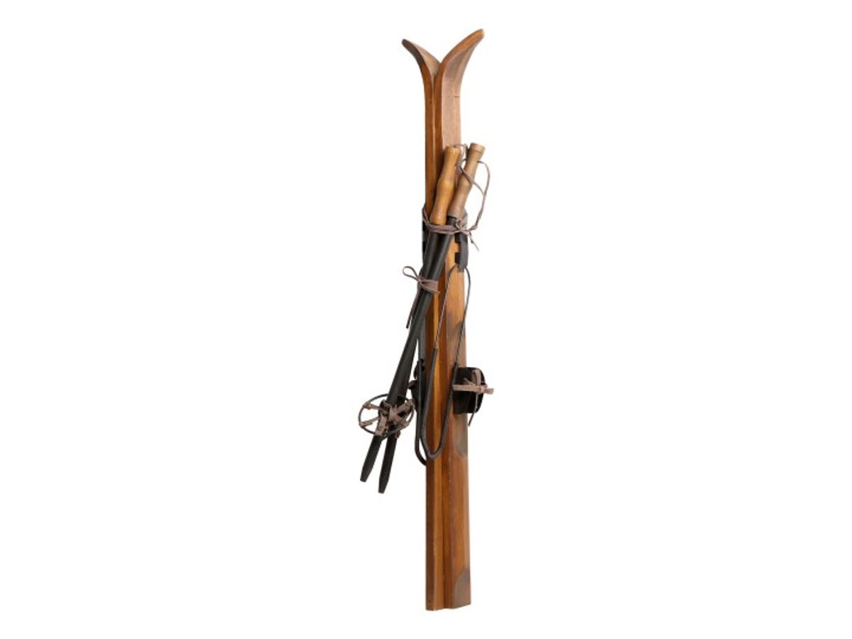 Vintage ski med staver til dekor fra Chic Antique