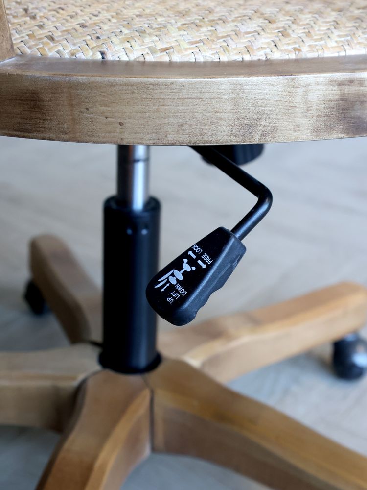 Fransk kontorstol med flettet sete og rygg fra Chic Antique 