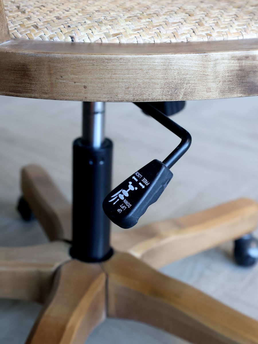 Fransk kontorstol med flettet sete og rygg fra Chic Antique 