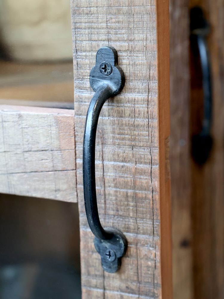 Grimaud Vitrineskap i Gjenbrukstre fra Chique Antique