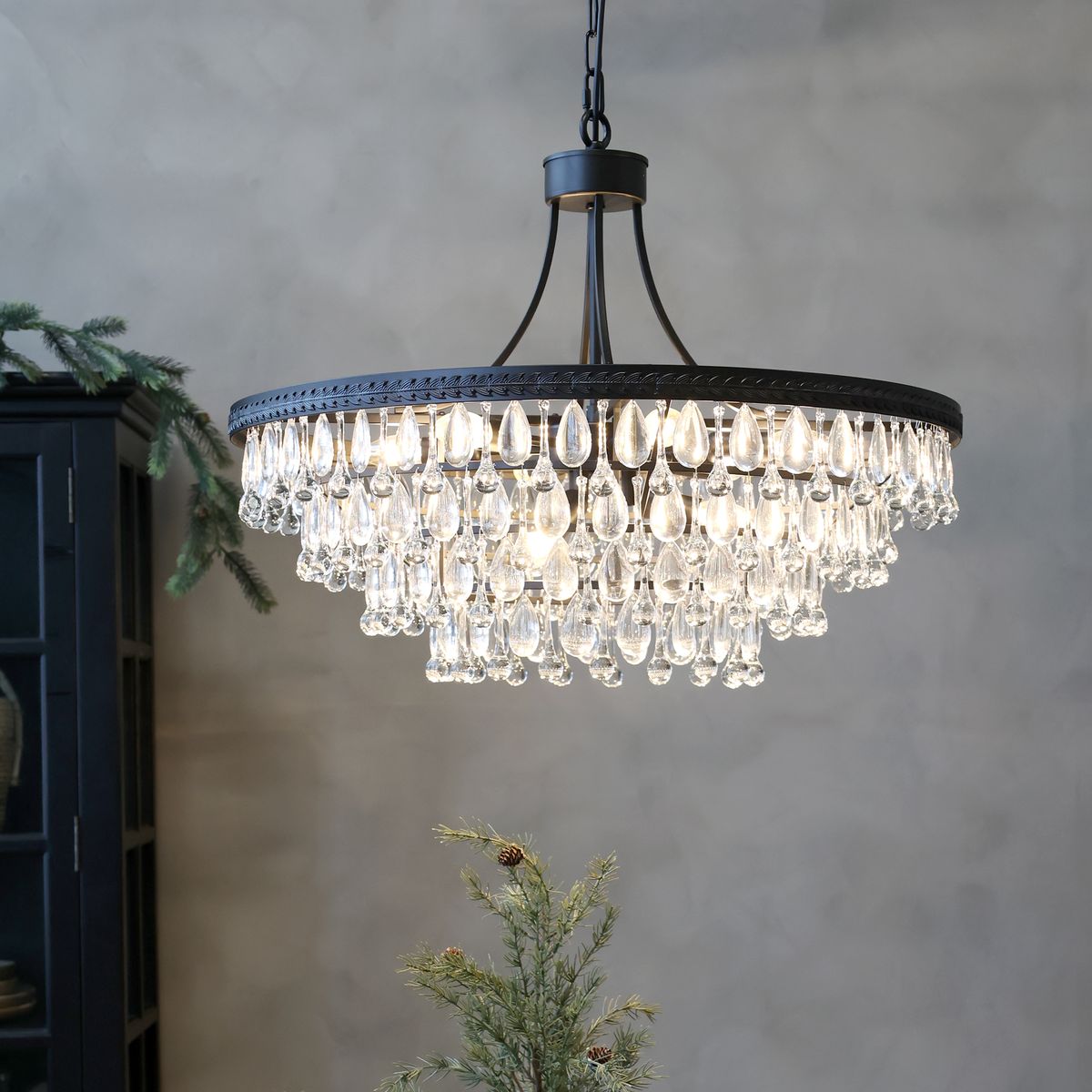 Versailles Lysekrone med dråpeformede glassprismer - 59 cm høyde