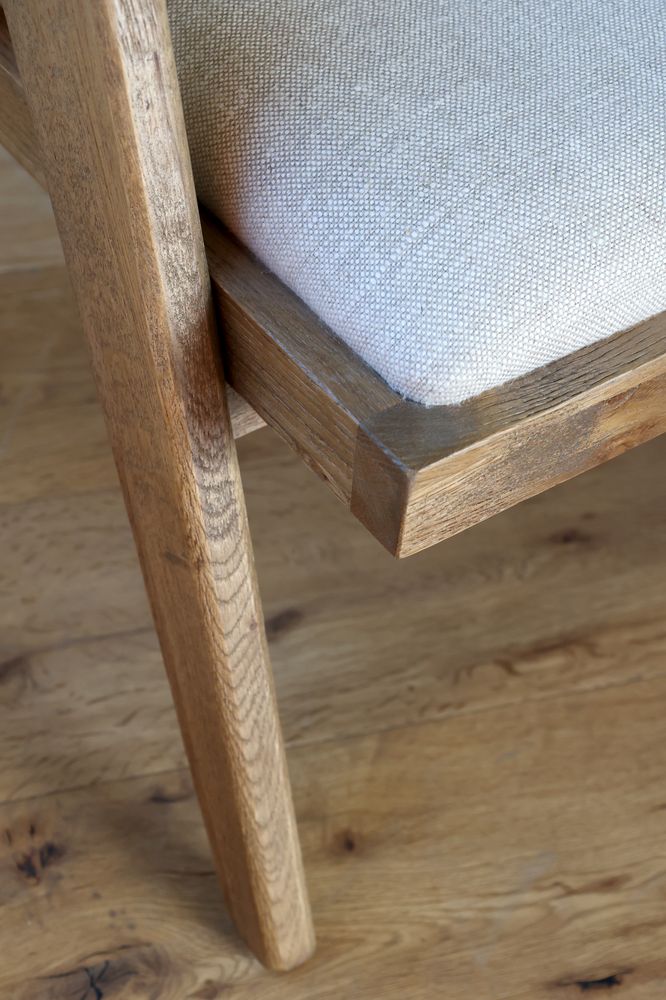 Loungestol med stofsete og flettet rygg fra Chic Antique