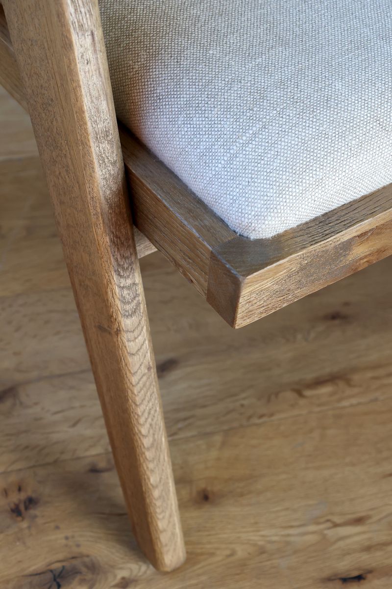 Loungestol med stofsete og flettet rygg fra Chic Antique